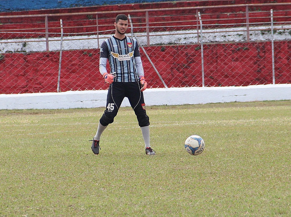 O jovem goleiro Willian defende o Apucarana Sports neste sábado - Foto: Apucarana Sports/Divulgação