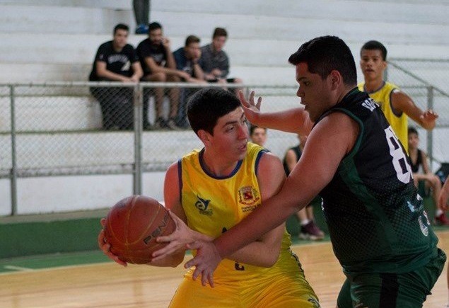Equipe de basquete sub 15 participa da Copa Metropolitano