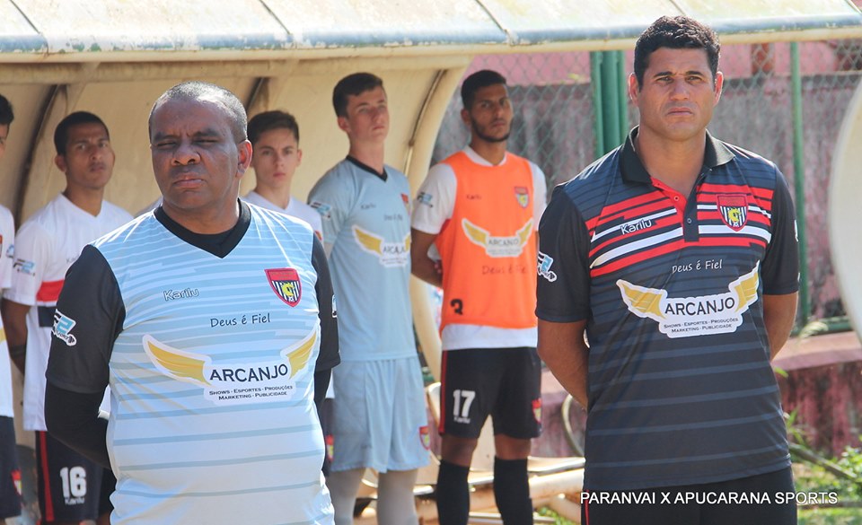 O treinador Toninho Santos e o auxilar-técnico Oscavo estão no comando do time sub-19 do Apucarana Sports - Foto: Apucarana Sports/Divulgação