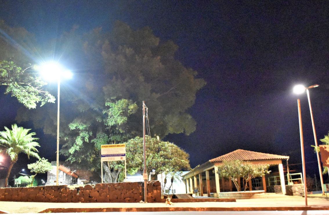Praça da Cenoura teve todas as luminárias substituídas