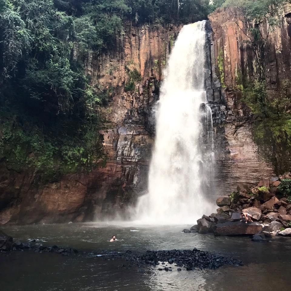 Com mais de 70 cachoeiras, Faxinal atrai turistas que buscam repouso e aventura