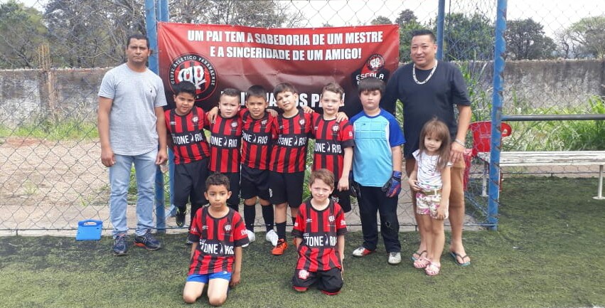 Equipe que vem participando da Copa Interna da Escola Furacão, em Apucarana - Foto: Divulgação