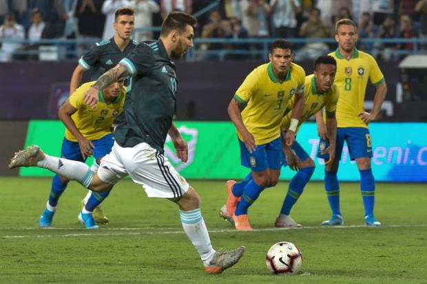 Messi marca e garante vitória da Argentina sobre o Brasil