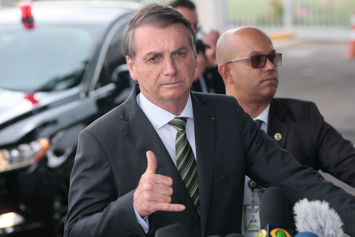 Bolsonaro diz que usará canal aberto com Trump para falar de tarifas