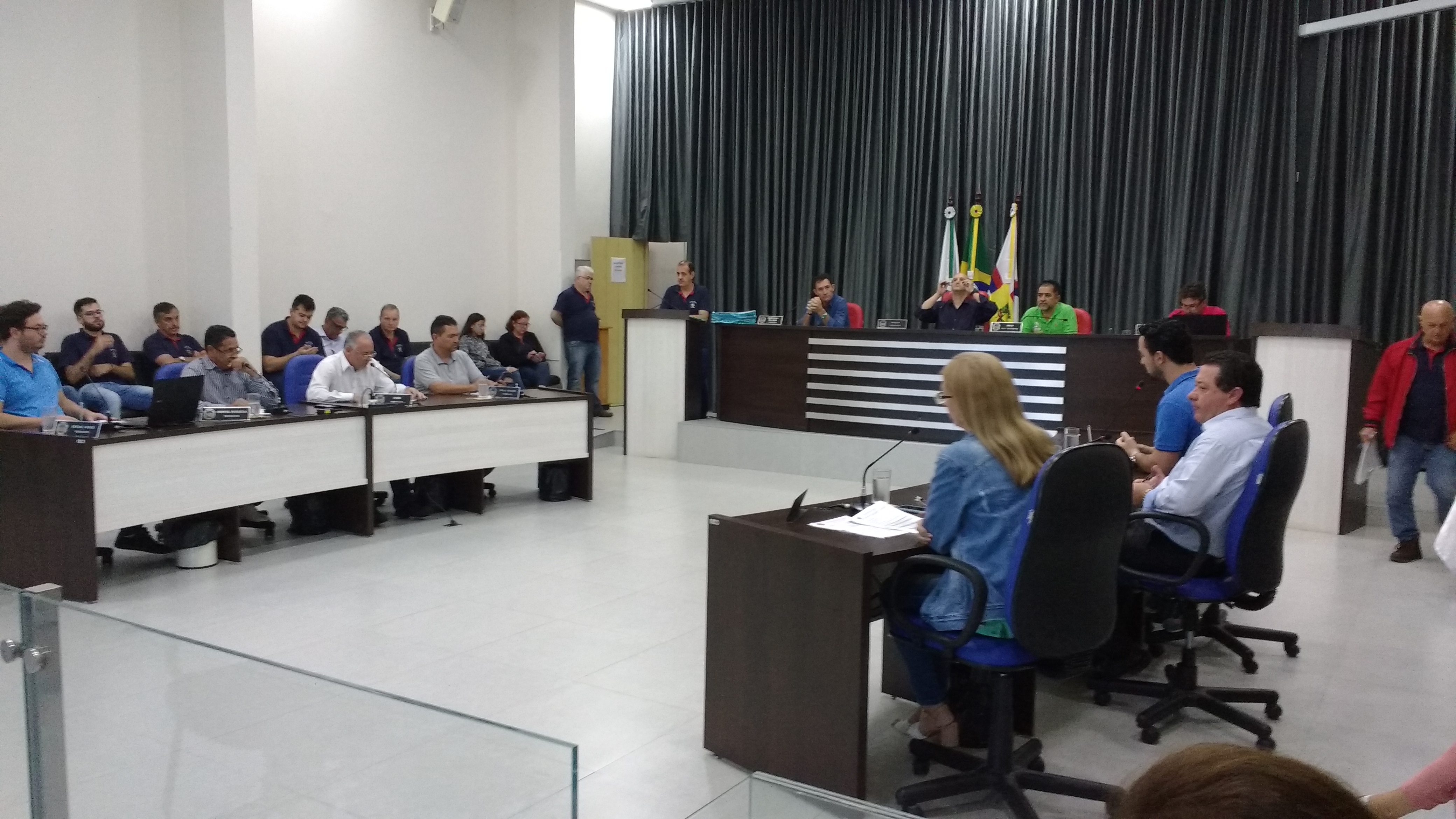 Sessão extraordinária da Câmara de Apucarana