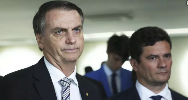 Bolsonaro diz que 'a chance no momento é zero' de dividir ministério de Moro