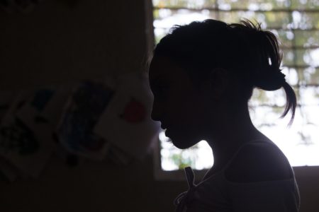 Homem dopa a filha de 17 anos e a estupra durante cinco dias, em Cuiabá 