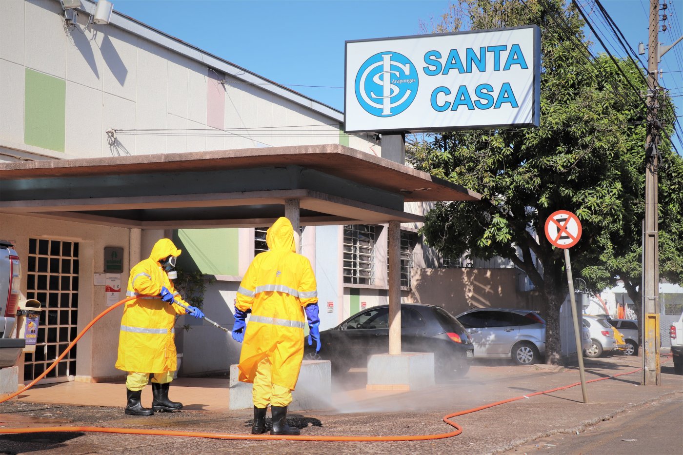 Sanepar e Controle de Endemias realizam serviços de desinfecção para enfrentamento da Covid-19, em Arapongas