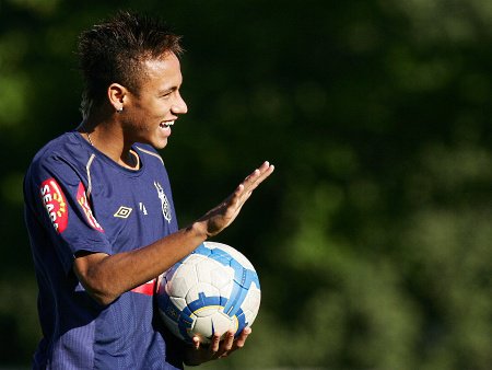 Neymar deve anunciar seu futuro até a próxima sexta-feira (20)
