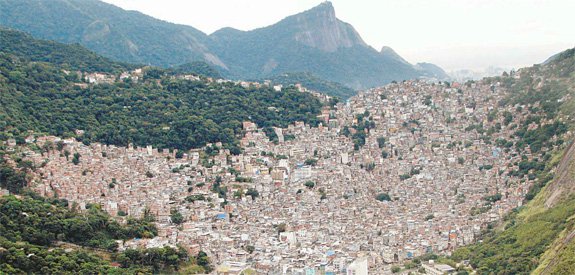 Investigadores estimam em mil o número de pessoas ligadas direta ou indiretamente ao tráfico da Rocinha