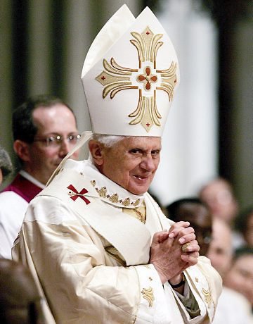 O Papa Bento XVI expressou ontem "vergonha" e "remorso" pelo "desconcertante problema" do abuso sexual de crianças e jovens