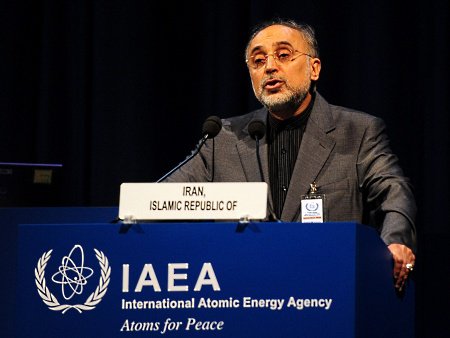 Chefe do programa nuclear do Irã, Ali Akbar Salehi, pediu a Rússia, EUA e França que retomem as negociações do tratado nuclear mediado pelo Brasil