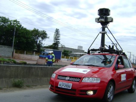 Carro do Street View coleta dados na marginal Pinheiros em São Paulo em janeiro deste ano