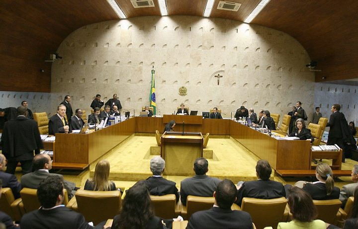 O ministro relator, Joaquim Barbosa, votou contra o recurso do deputado federal Jader Barbalho (PMDB-PA), que questiona a validade da Lei da Ficha Limpa