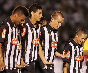 André, Ganso, Marquinhos e Madson (esq. para a dir.) comemoram a vitória