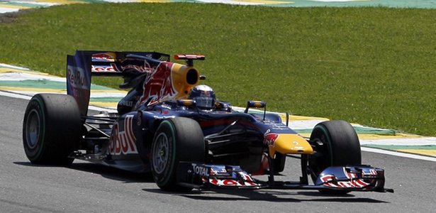 Vettel lidera o GP do Brasil depois de garantir primeira posição na primeira volta