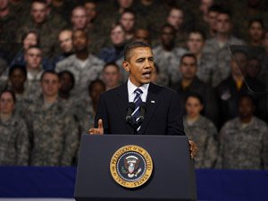Barack Obama discursa para militares americanos em Seul (