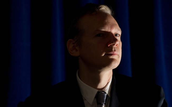 O fundador do WikiLeaks, Julian Assange, é procurado pela Interpol