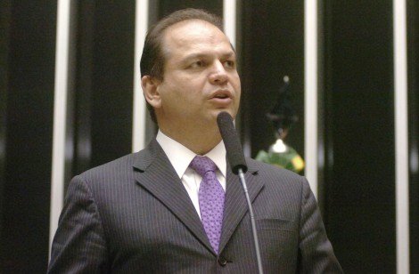 O governador eleito do Paraná, Beto Richa (PSDB), anunciou ontem (7) nomes de novos integrantes do primeiro escalão