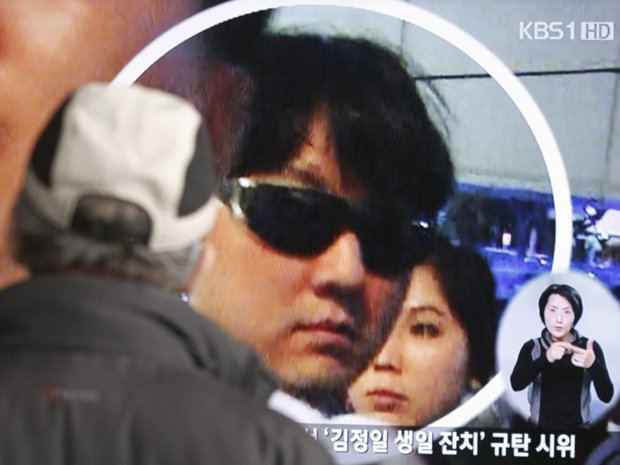 Progama de TV norte-coreano mostra homem que seria Kim Jong-chol, filho de Kim Jong-il, na estação de trens de Seul, nesta quarta-feira