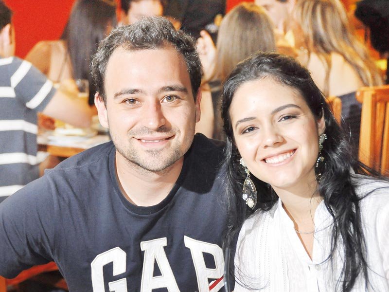 Alécio Henrique Colombo e Raquel Perin de Almeida, clicados em ponto gastronômico
