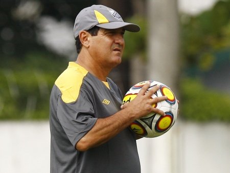 Sem Luis Fabiano, Muricy repete time que venceu o Bahia