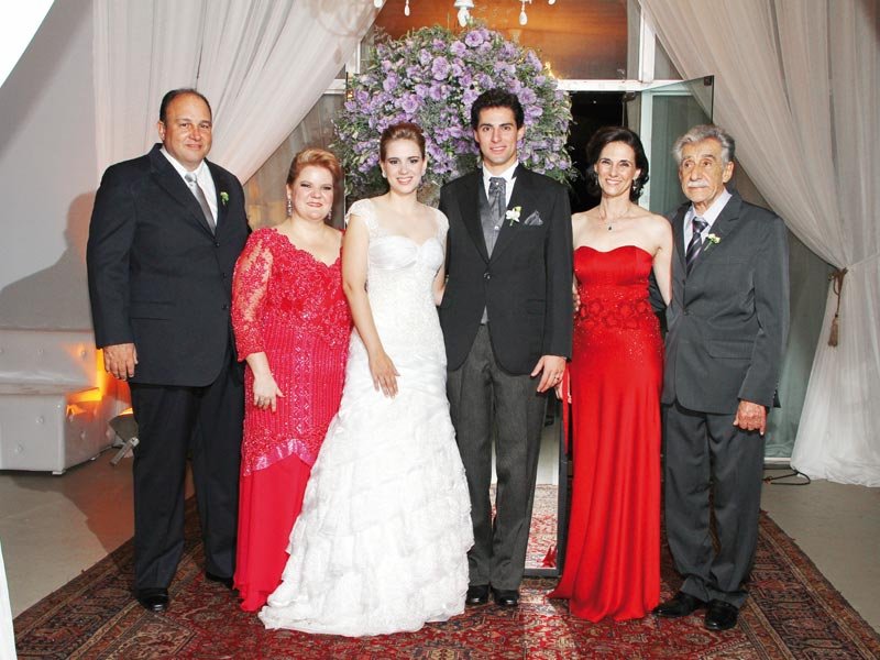 Antonio Carlos e Sarita Mendes Montenegro, pais da noiva; Marina e Emerson; Mirna e Décio de Santis, mãe e avô do noivo