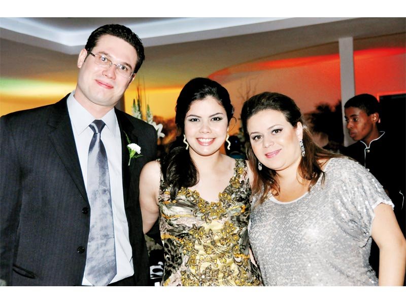 Click especial do casal João Luís Araújo e Ana Letícia Frade, junto de Érica Beralderi