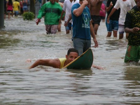 Chuva que atingiu o Rio de Janeiro é a maior desde 1966 de acordo com o prefeito Eduardo Paes