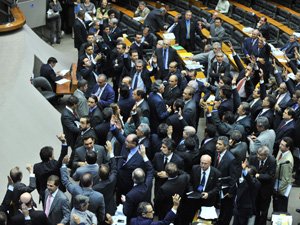 Câmara aprova anistia criminal a bombeiros do Rio