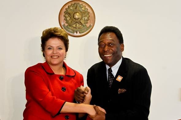 Dilma nomeia Pelé embaixador da Copa de 2014