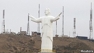 O Cristo Redentor de Lima é visto pelos críticos como símbolo da expansão brasileira no Peru