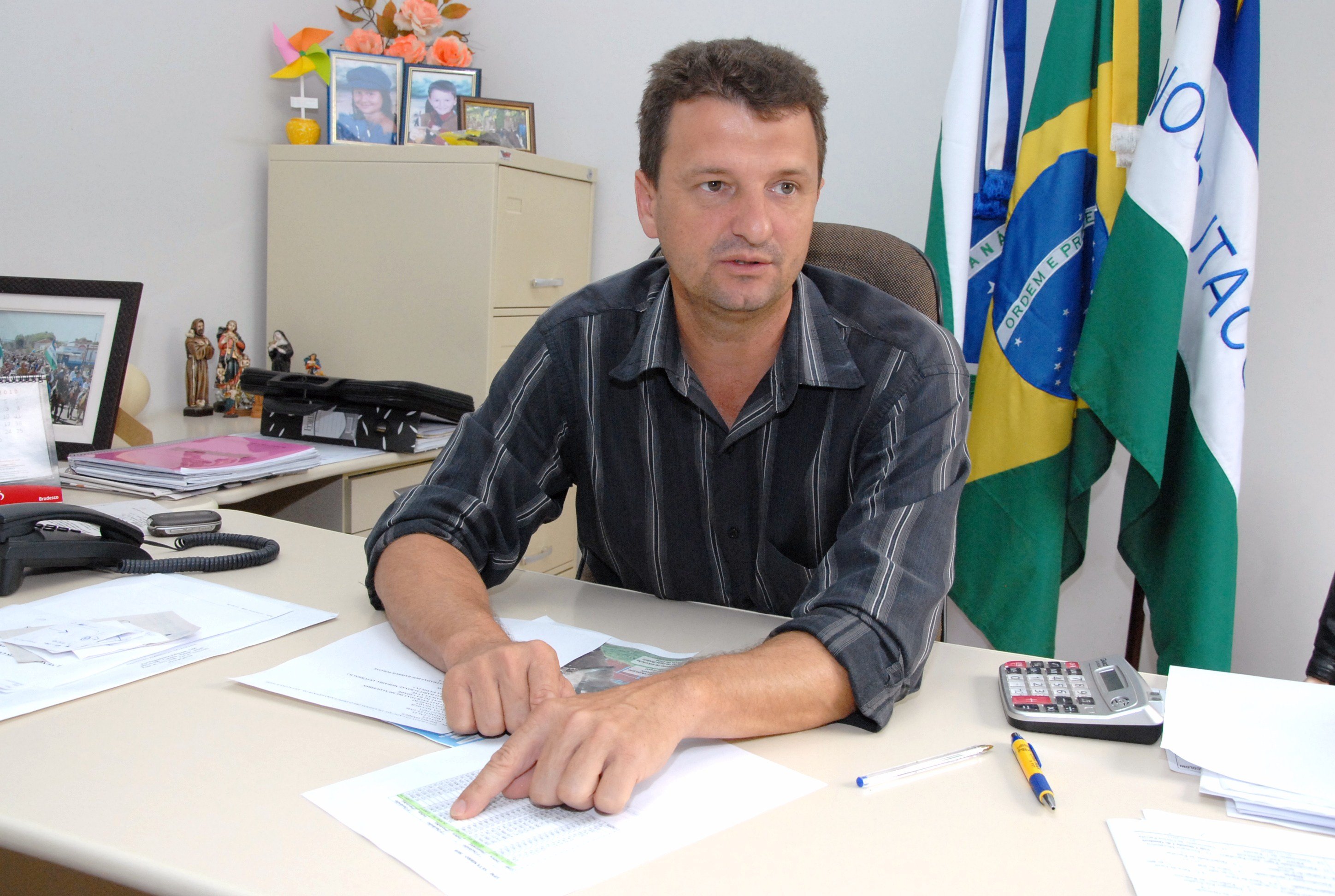 O atual prefeito de Novo Itacolomi, Moacir Andreolla (PMDB), disse que ainda não consegue prever um desfecho financeiro para a questão