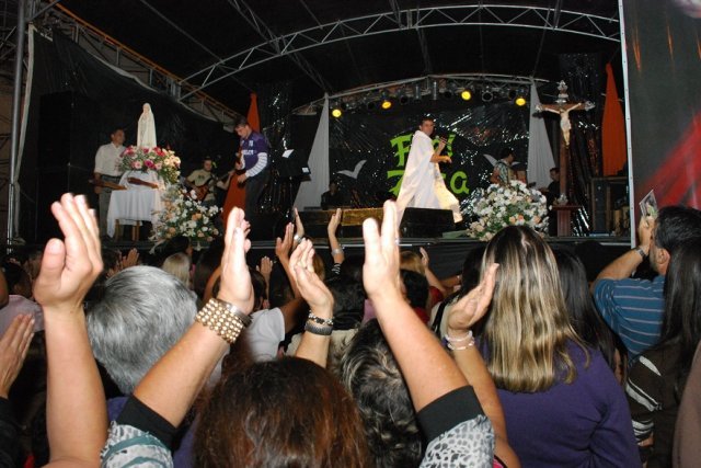 Festa de Santo Expedito reuniu multidão em Apucarana - Foto: José Luiz Mendes