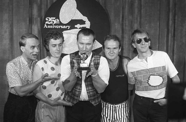 Foto de 1983 mostra os membros do grupo Men at Work, com Greg Ham à esquerda. O músico foi encontrado morto nesta quinta-feira