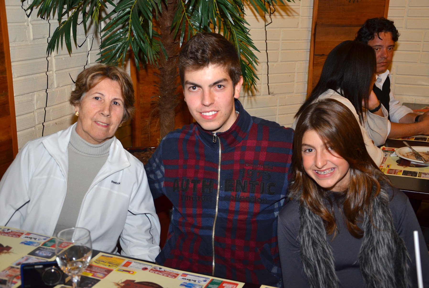 Helena Maria Sanches, Hayton Henrique e Mylena Marques Dias curtiram momento em família em ponto gastronômico local