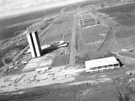 Vista aérea da cidade de Brasília na época de sua construção