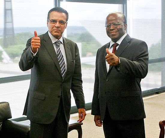 Presidente da Câmara, Henrique Alves, durante visita ao presidente do Supremo, Joaquim Barbosa, em Brasília