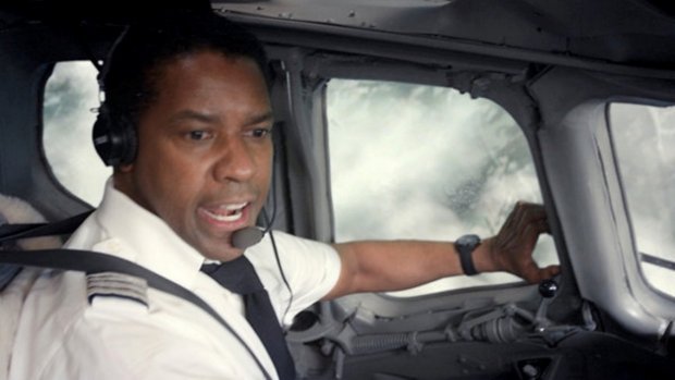 Denzel Washington interpreta piloto viciado em