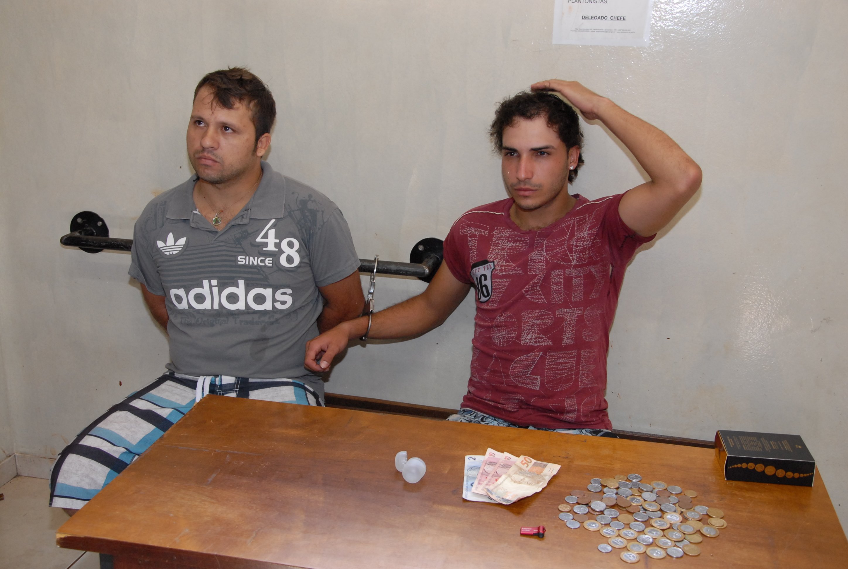 Apucarana: P2 cumpre mandados e apreende drogas, arma e objetos furtados - Fotos: Delair Garcia/ da Tribuna do Norte