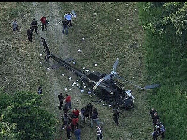 Helicóptero da Marinha dos EUA cai e mata dois