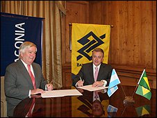 Jorge Stuart Milne e Aldemir Bendine assinaram documentos em Buenos Aires