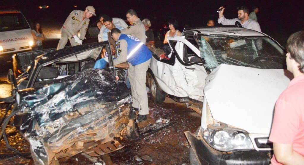 Borrazópolis: Dois carros se envolvem em acidente na PR 170