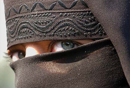 Virgindade ainda é tabu dentro e fora dos países árabes