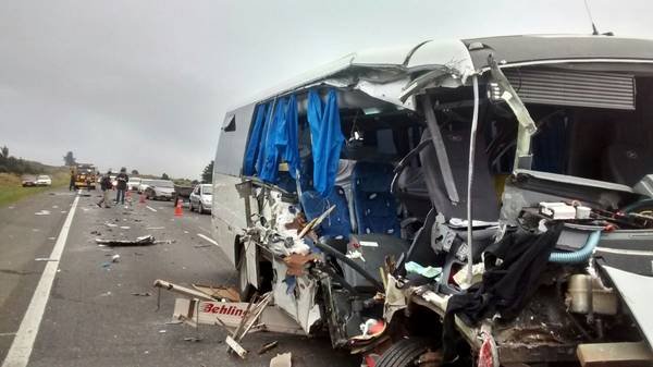 Veículo da região ficou muito danificado: duas vítimas fatais