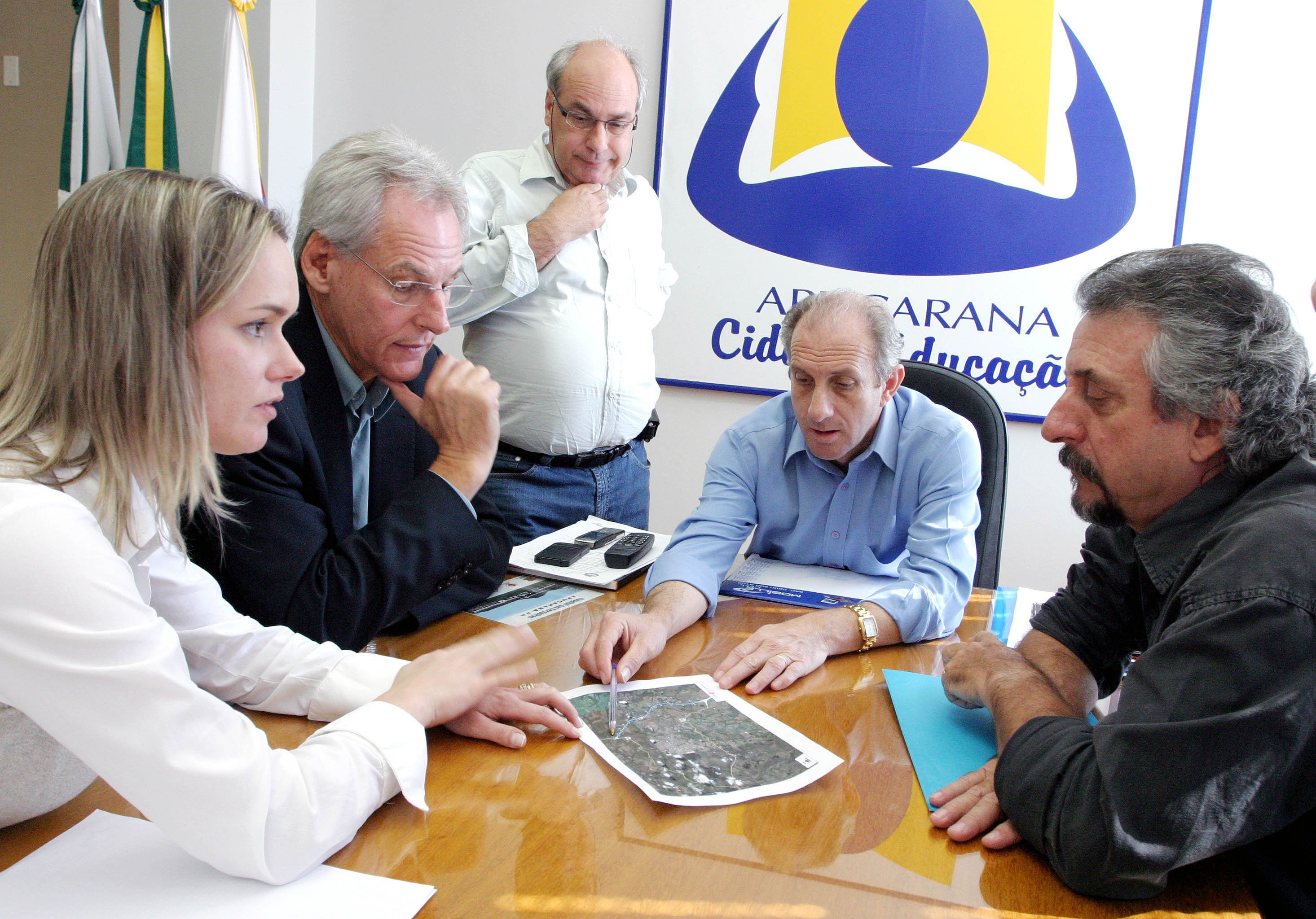 Presidente da Rodonorte com prefeito e secretários de Apucarana