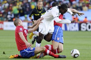 Lance do jogo entre Gana e Sérvia