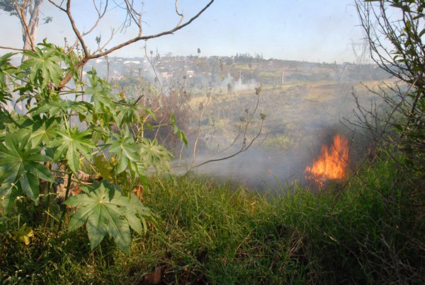 Focos de incêndios ambientais (em vegetação), chamados popularmente de queimadas, já começaram a aparecer na região