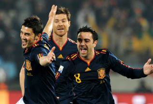 A Espanha vence por 2 a 1,e se classificou para as oitavas de final em primeiro lugar do Grupo H