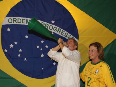 Lula e Marisa durante a estreia do Brasil na Copa